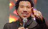 Lionel-Richie-performing--001